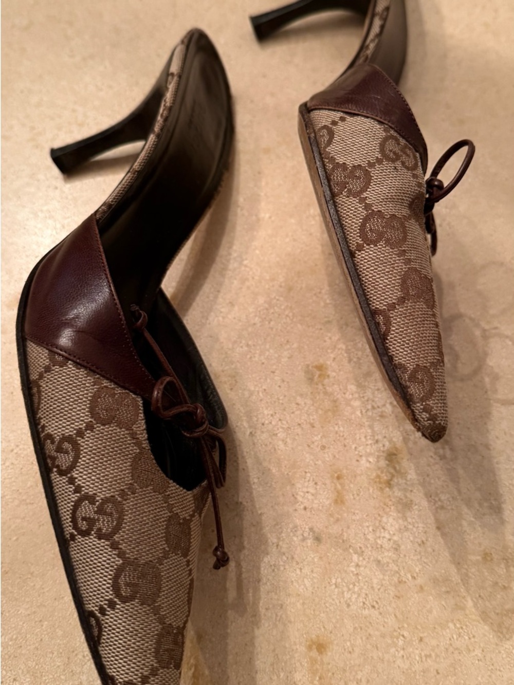 Gucci Brown GG Canvas Pointed Mules with Bow Trim - Picture 4 of 11